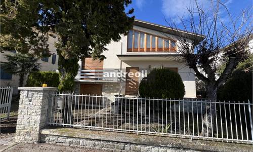 Villa In Vendita a Jesi