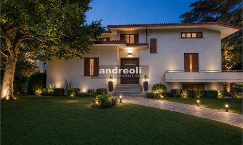 Villa In Vendita a Jesi